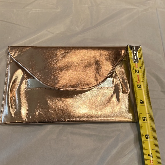 🎉HP🎉Vionic Women’s Clutch Gold With Silver Detail - Picture 8 of 8
